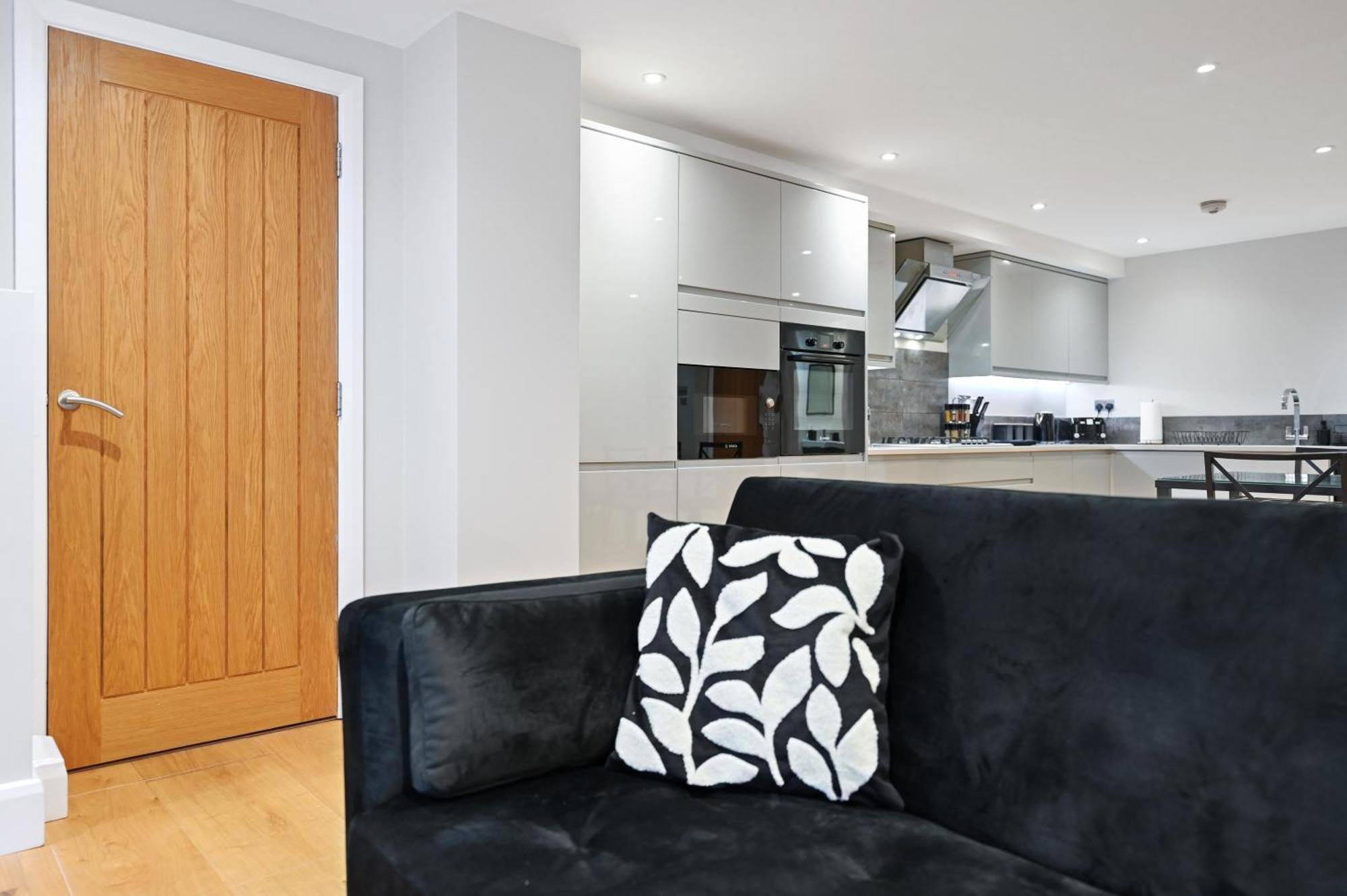 Stunning 2 Bed Basement Flat In Hammersmith * Londra